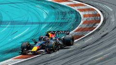 Red Bull сбросил 6 кг лишнего веса с RB22 и целится в минимум к Австрии