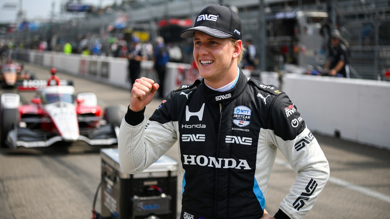 Мик Шумахер финишировал в топ-10 в IndyCar впервые в карьере