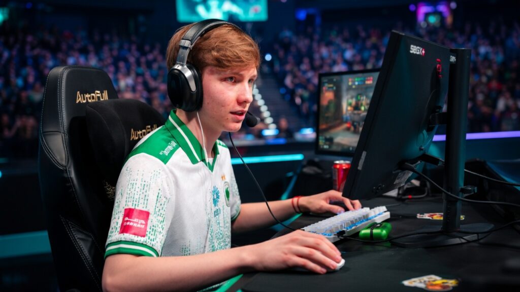 m0NESY подтвердил отношения со стримершей mewendi
