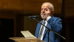 Президент Бразилии заявил, что не хочет видеть в сборной Неймара и Винисиуса