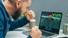 Клиент БК выиграл 2 миллиона со ставки в 300 рублей на экспресс из 19 футбольных матчей
